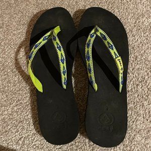 Womens Reef Sandals Green - size 9